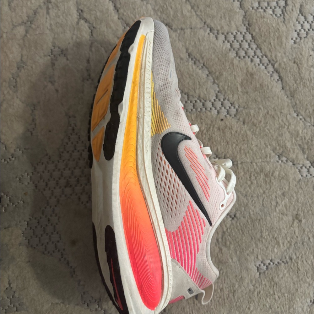 Nike Women’s Shoes - Picture 6 of 9